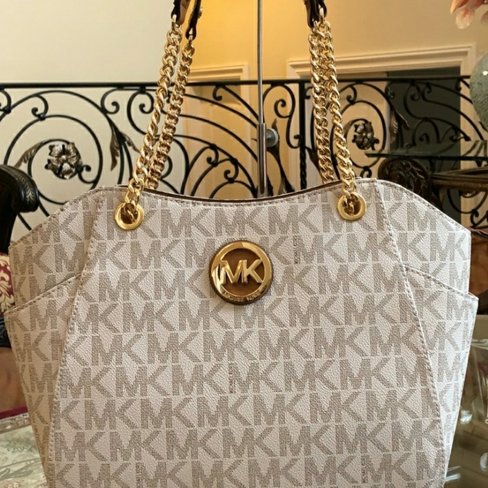 Michael Kors Jet Set Signature Handbag